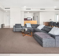 City-Centre Apartment With River Views and Balcony - Accommodation Sydney