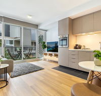 Clean Modern Apartment 15 Mins From City on Tram - Sydney 4u