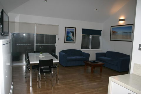 Clearwater Motel Apartments - Sydney 4u 3