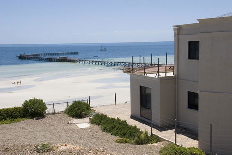 Cliff House Beachfront Villas - Sydney 4u 0