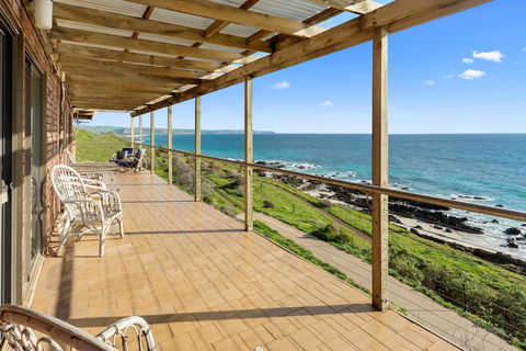 Cliffs End Beach Shack - 105 Gold Coast Drive, Carrickalinga - Sydney 4u 0