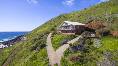Cliffs End Beach Shack - 105 Gold Coast Drive, Carrickalinga - Sydney 4u 2