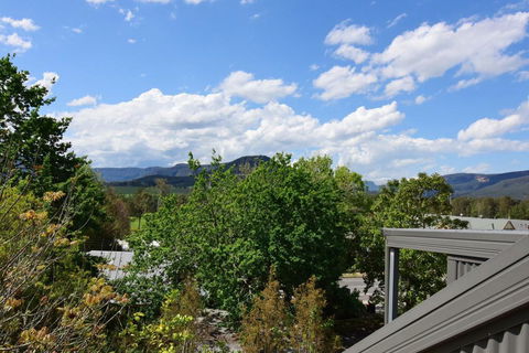 Cloudsong Chalet 2 - Close To The Village Centre! - Sydney 4u 2
