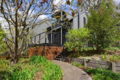 Cloudsong Chalet 2 - Close To The Village Centre! - Sydney 4u 0