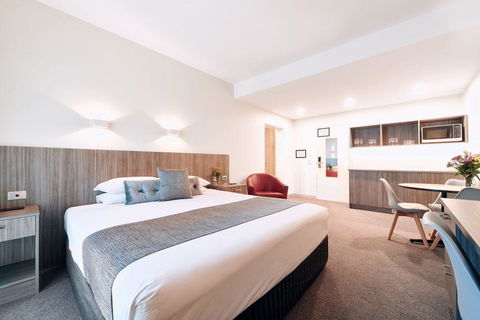 Club Laverton - Sydney 4u 1