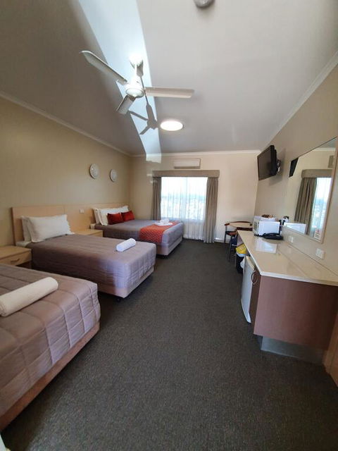 Club Motor Inn - Sydney 4u 1
