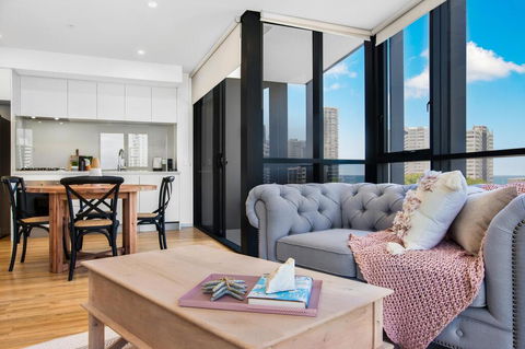 Coastal Apartment With Balcony, Parking And Pool - Accommodation Sydney 1