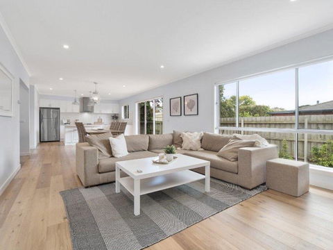 Coastal Luxury Retreat - Sydney 4u 1