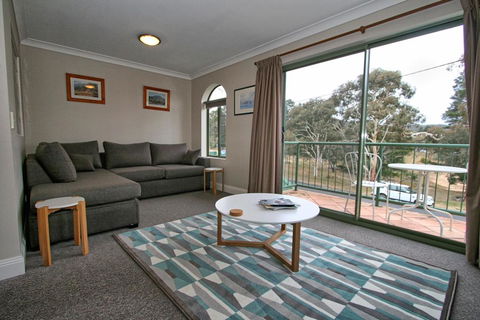 Cobb & Co 3/39 Cobbon Crescent - Sydney 4u 0