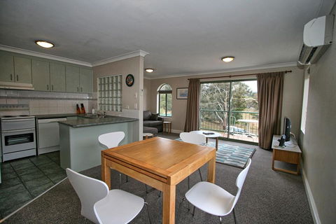 Cobb & Co 3/39 Cobbon Crescent - Sydney 4u 3