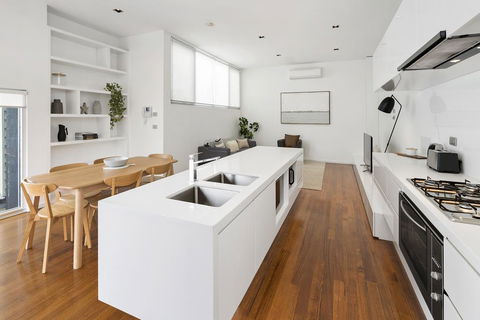 Cogens Two Bedroom Townhouse - Sydney 4u 3