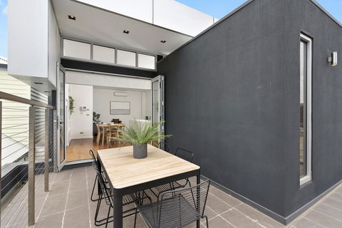 Cogens Two Bedroom Townhouse - Sydney 4u 2