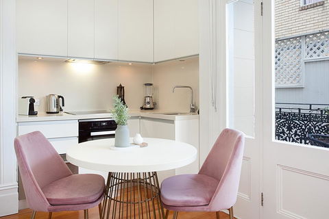 Comfortable Renovated Studio Close To City - Sydney 4u 1