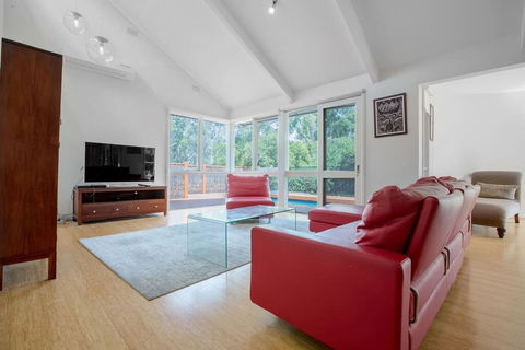 Comfy Holiday House With Pool@Rosanna - Sydney 4u 2