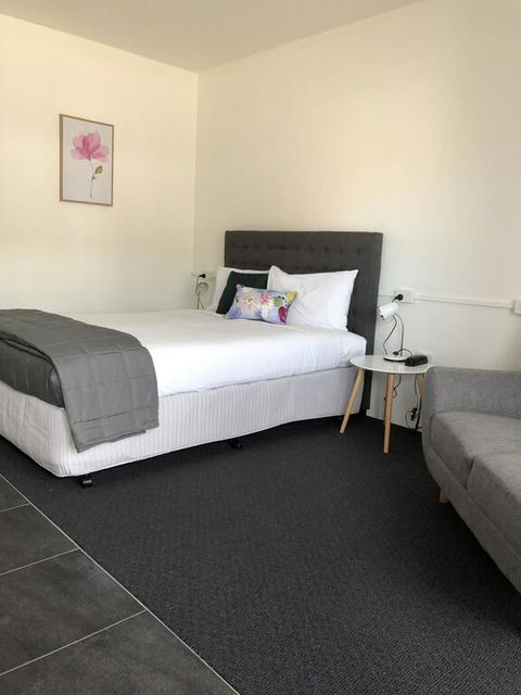 Commodore Motor Inn - Sydney 4u 2