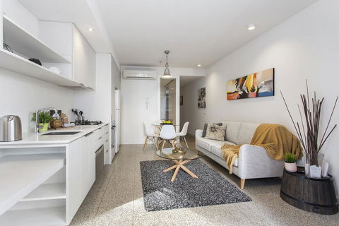 Complete Host SEE Apartments - Sydney 4u 1