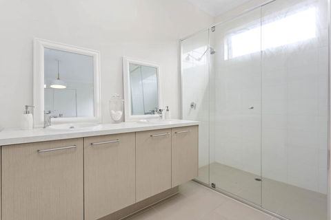 CORYMBIA - MOUNT MARTHA - Sydney 4u 0