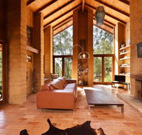 Corymbia Cottage - unique quirky private a guest favourite - Sydney 4u