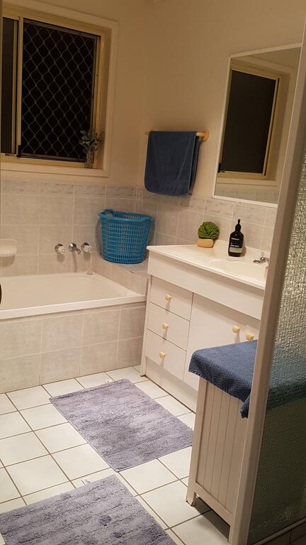 Cosy Quiet Bedroom Ferny Grove - Sydney 4u 3
