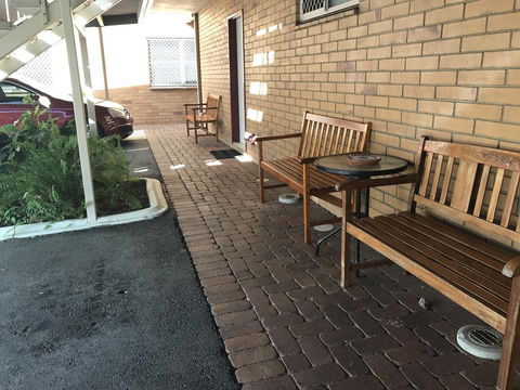 Country Comfort Gin Gin Wild Scotsman Motor Inn - Sydney 4u 2