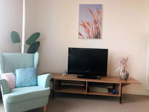 Cozy & Convenient 1Bdr Aparment + FREE Parking - Sydney 4u 2