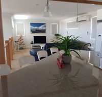 Cozzys Condo Luxury Beach House - Accommodation Sydney