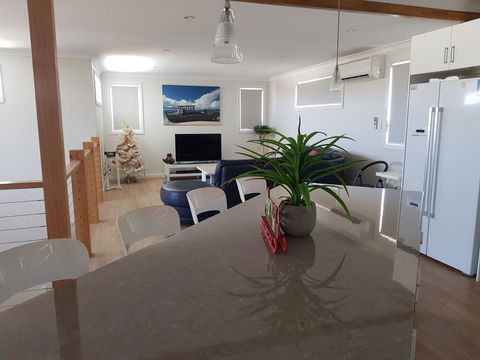 Cozzys Condo Luxury Beach House - Accommodation Sydney 0