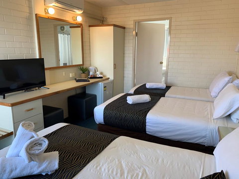 Crest Motor Inn - Accommodation Sydney 3