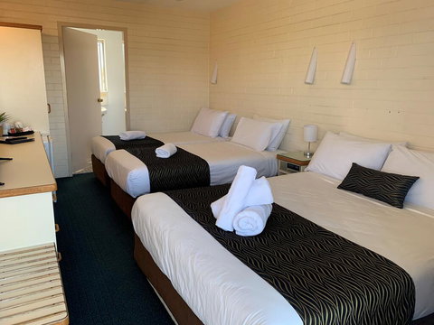 Crest Motor Inn - Accommodation Sydney 2