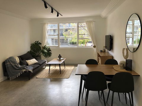 Cronulla Accommodation - Sydney 4u 3