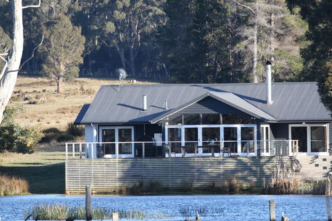 Currawong Lakes Tasmania - Sydney 4u 0