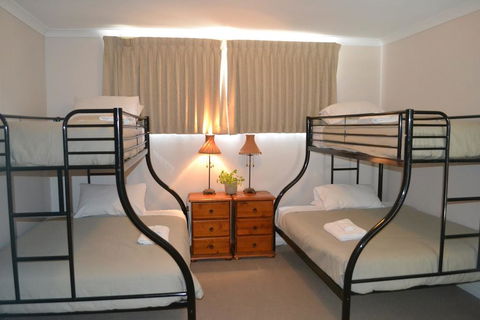 Cypress Drive Town House - Sydney 4u 1