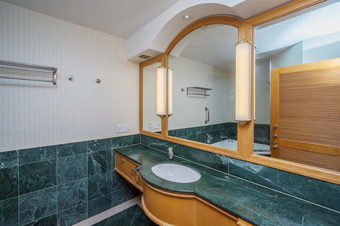 Deluxe Ocean Views - Accommodation Sydney 2
