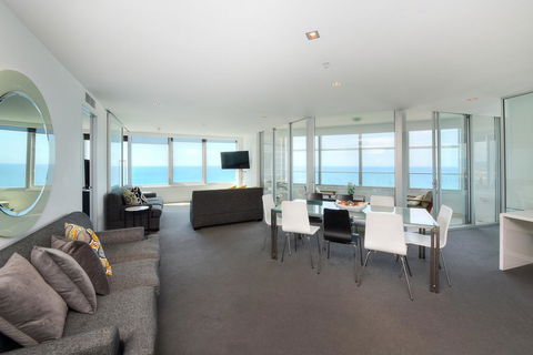 Deluxe Private Apartment In Surfers Paradise - Accommodation Sydney 3