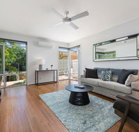 Deluxe Unit with Pool Parking and Gym near Beaches - Sydney 4u