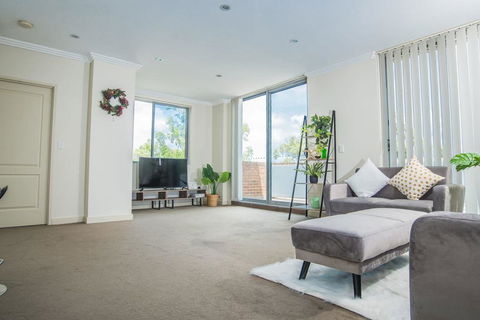 Designed Home Of Ultimate Convenience In Gordon - Sydney 4u 2