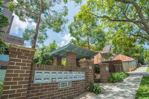 Designed Home Of Ultimate Convenience In Gordon - Sydney 4u 1