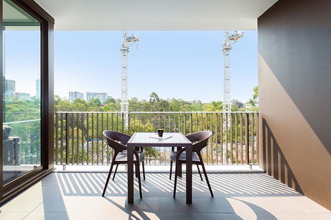 Designer Apartment With Balcony In Quiet Suburb - Sydney 4u 3
