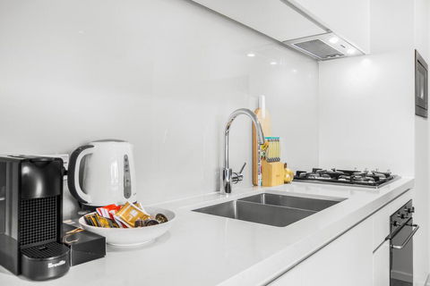 Designer Apartment With Luxury Amenities - Accommodation Sydney 3