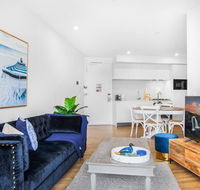 Designer Apartment with Luxury Amenities - Accommodation Sydney
