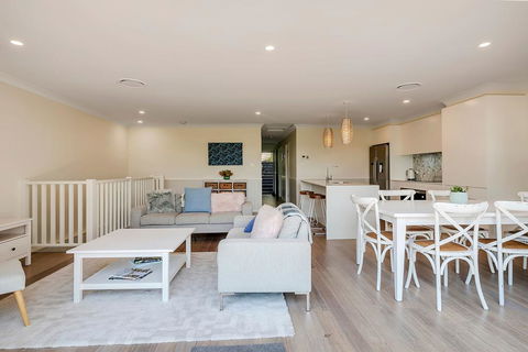 DESIGNER HOLIDAY BEACH PAD // 4 BED // COPA - Sydney 4u 3