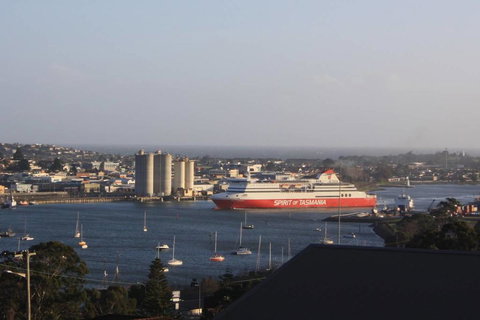 DevonPORT VIEWS!!! - Accommodation Sydney 0