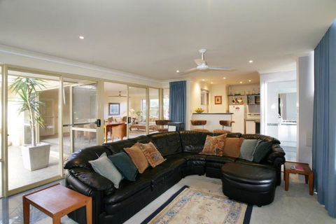Dolphin 3 Bedroom House By Shoalwater Executive Homes - Sydney 4u 0