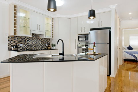 Dolphin Cove - Apt 5 - Accommodation Sydney 3