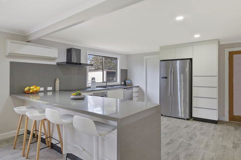 East Coast Hideaway Beach Retreat - Accommodation Sydney 0