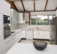 EeBee House - Beautiful Family Home with Stunning Eagle Bay Views - Sydney 4u