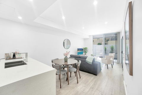 Elegant 2 Bedrooms Terrace With Premium Condition - Sydney 4u 1