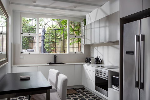 Elegant 3-Bed Heritage House Near Parks And Cafes - Sydney 4u 3