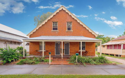 Eliza 1875 Red Brick Duplex Townhouse - Sydney 4u 0