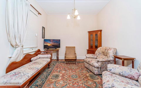 Eliza 1875 Red Brick Duplex Townhouse - Sydney 4u 2